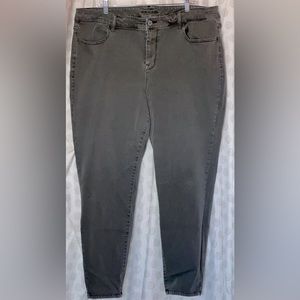 Maurices grey jeggings size 24